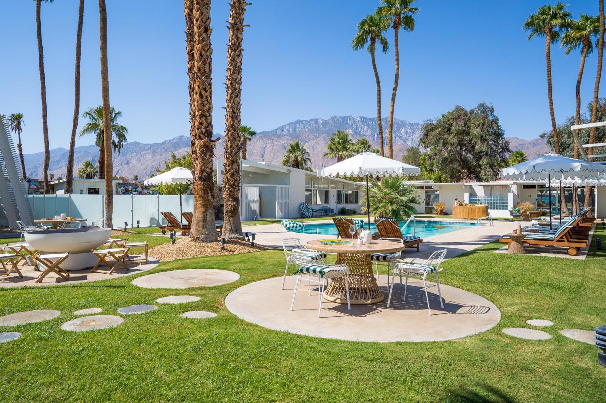Monkey Tree Hotel By Avantstay Stylish Hotel In Palm Springs W Pool Exterior photo
