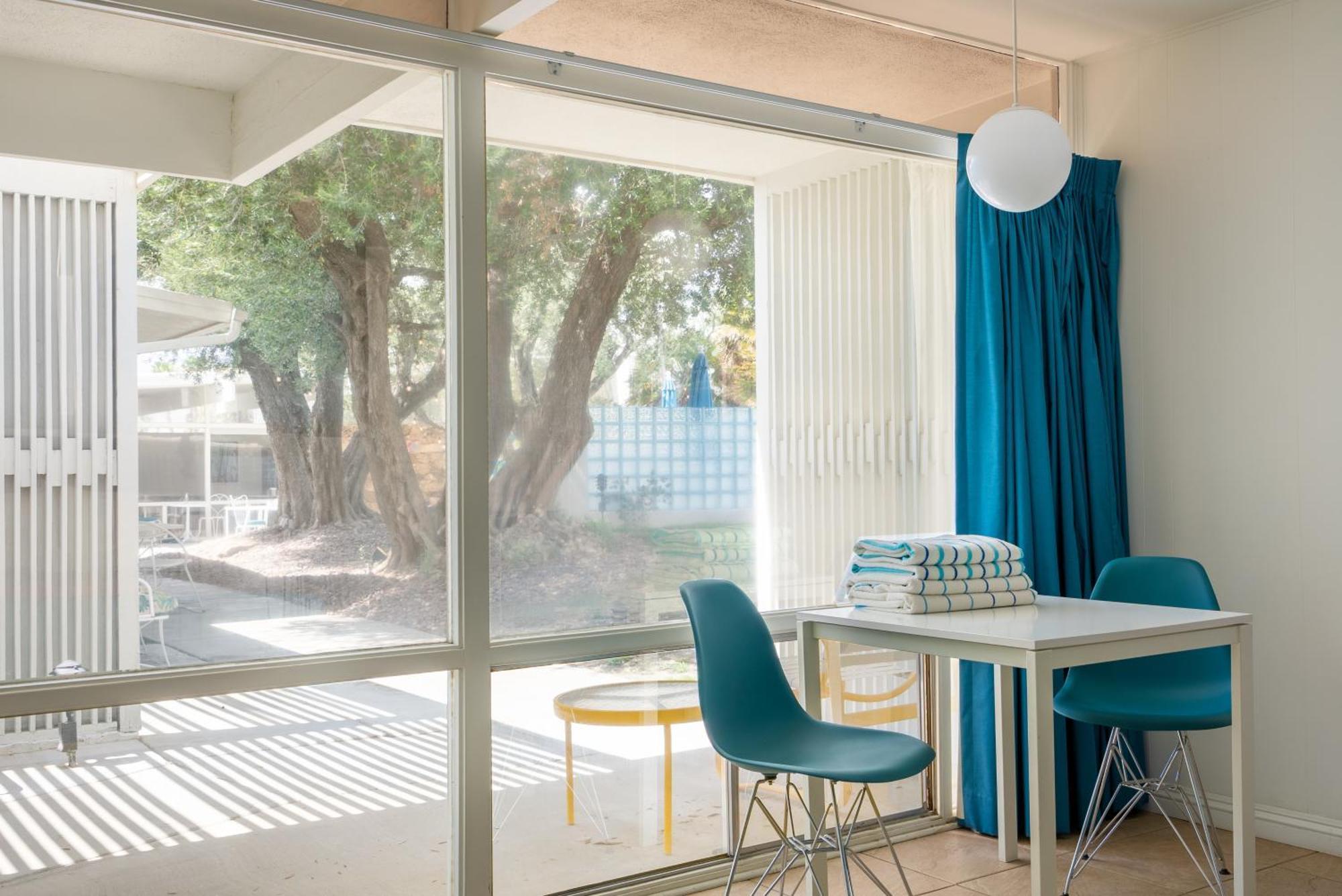 Monkey Tree Hotel By Avantstay Stylish Hotel In Palm Springs W Pool Exterior photo