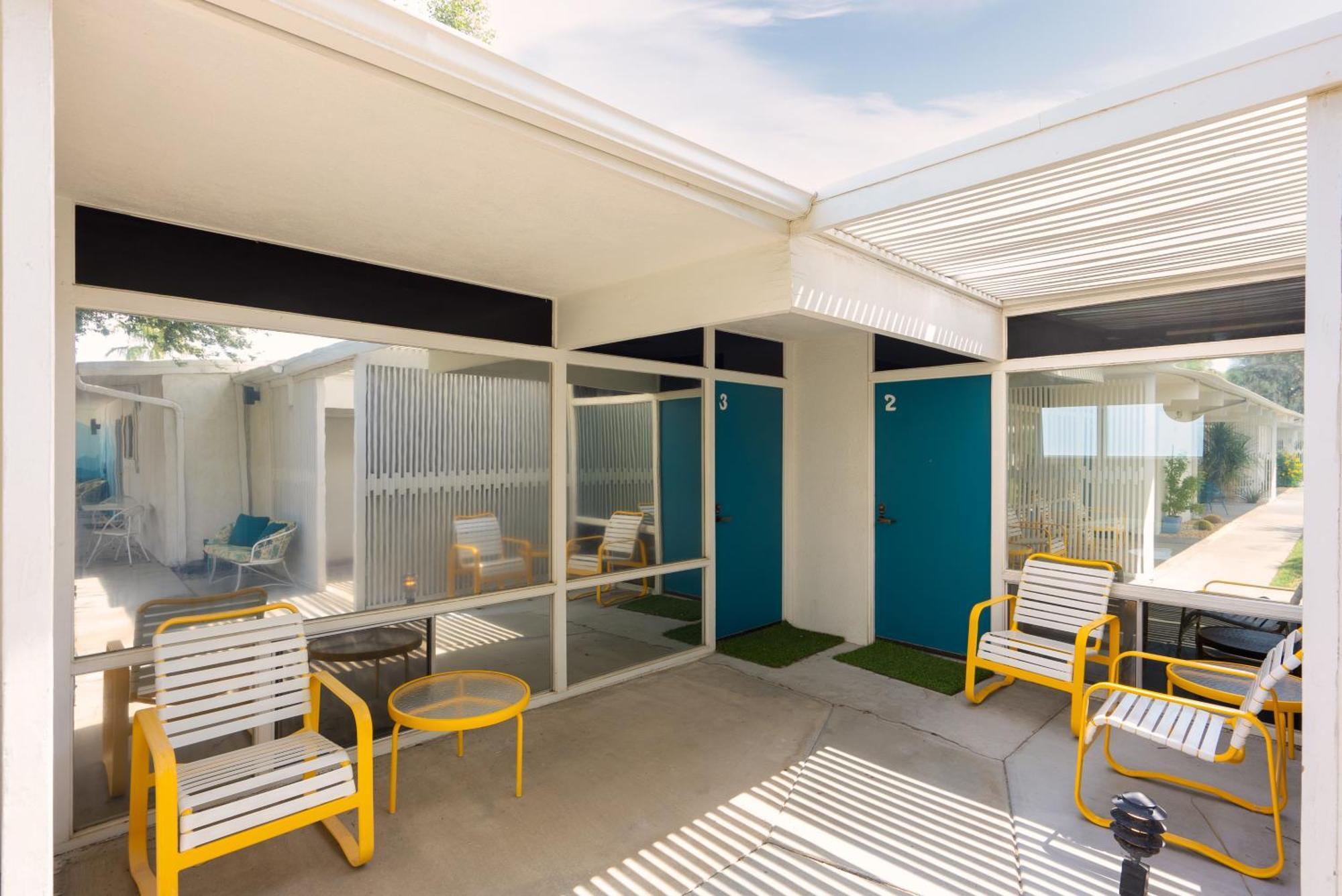 Monkey Tree Hotel By Avantstay Stylish Hotel In Palm Springs W Pool Exterior photo