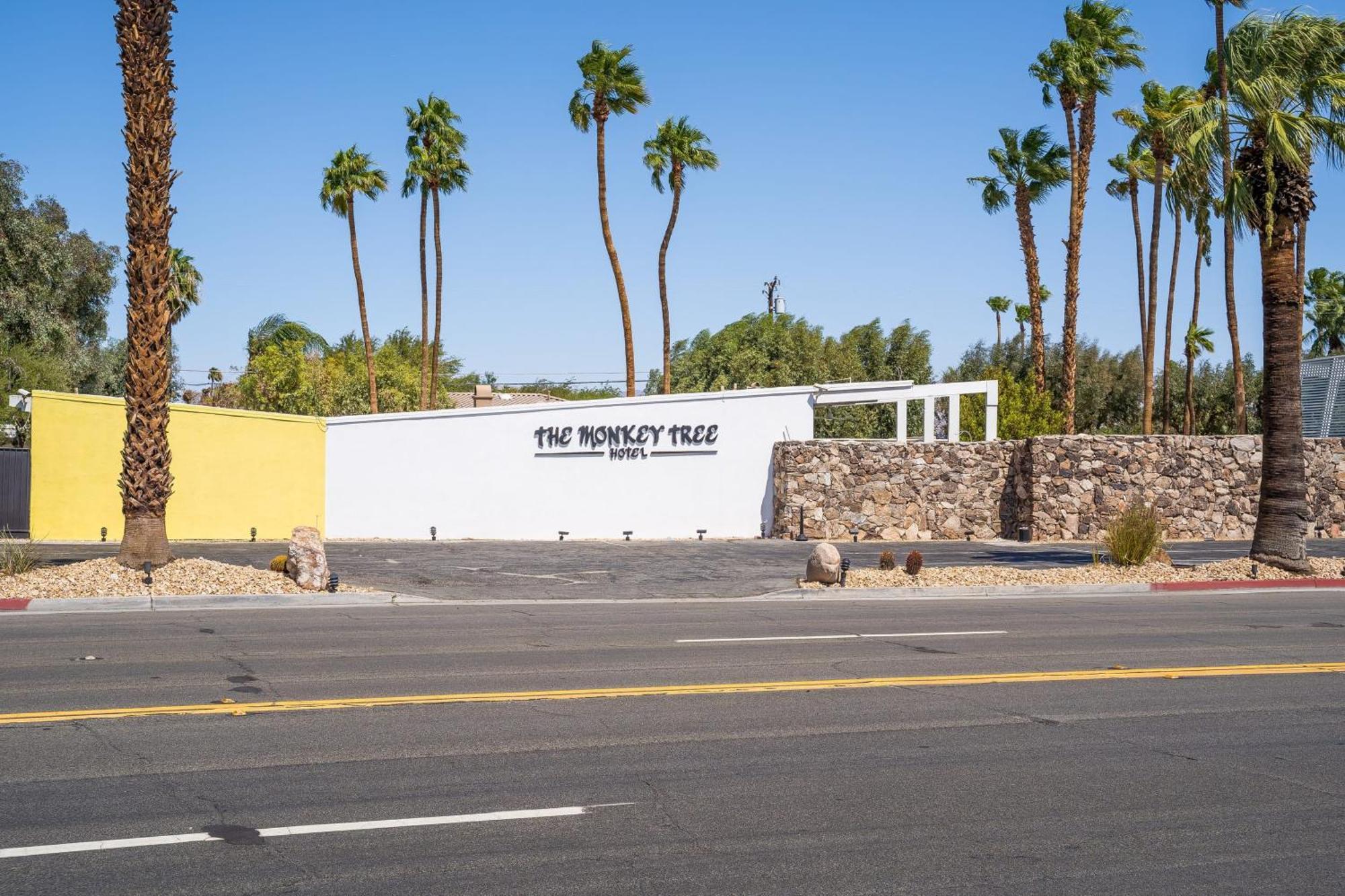 Monkey Tree Hotel By Avantstay Stylish Hotel In Palm Springs W Pool Exterior photo
