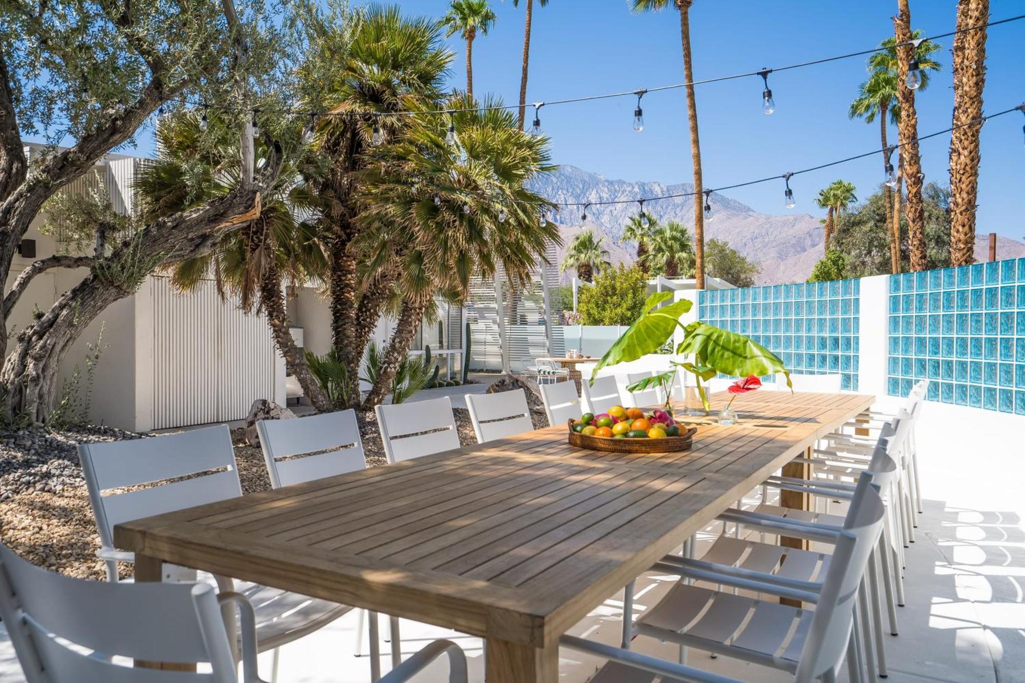 Monkey Tree Hotel By Avantstay Stylish Hotel In Palm Springs W Pool Exterior photo